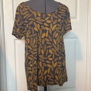 Lularoe t-shirt